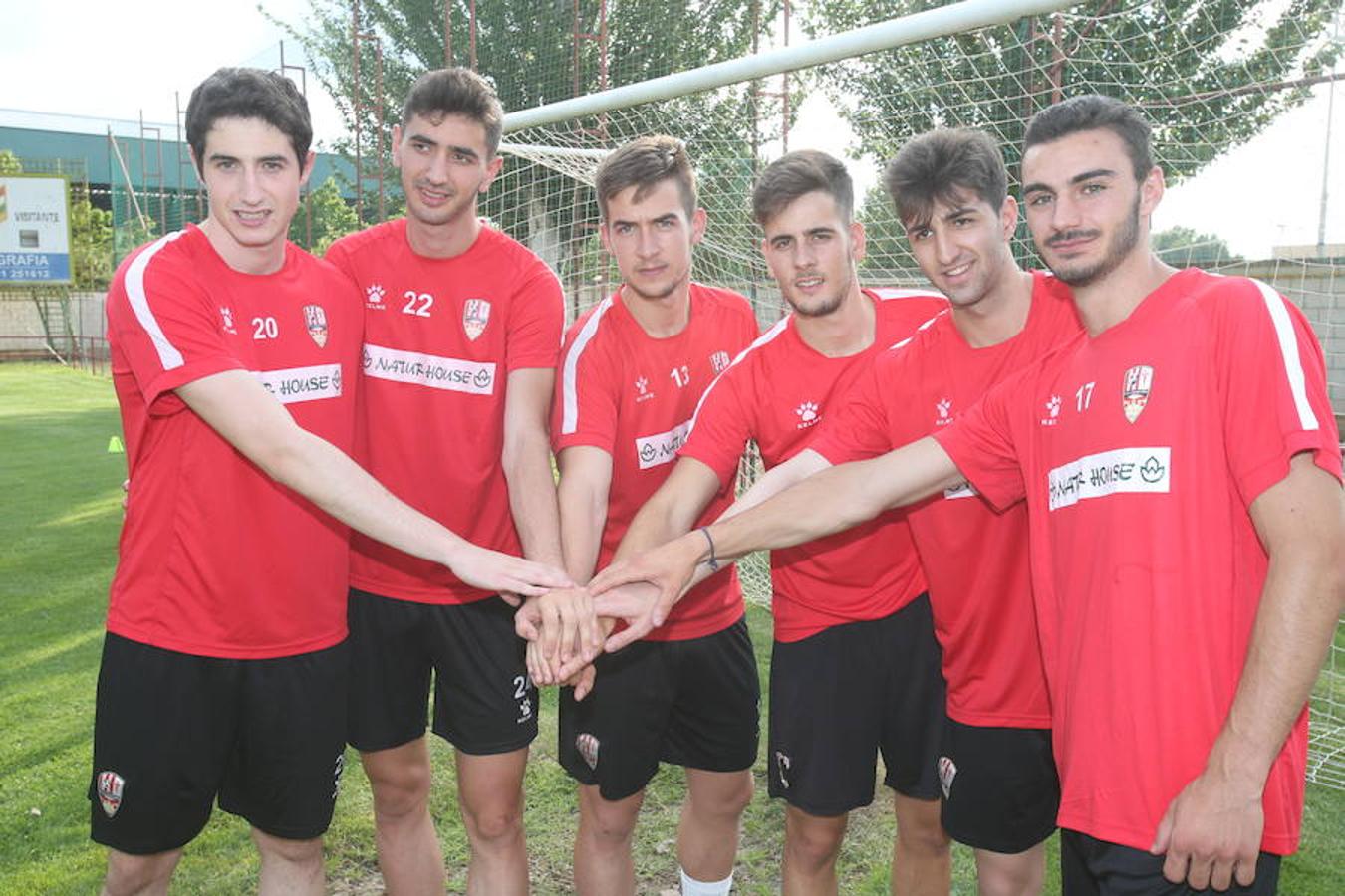 La UDL 2018/2019 se ha puesto en marcha. Con 17 jugadores en las filas del club han realizado las presentaciones a falta de completar una plantilla que, en principio, se ha diseñado para estar compensada y ser polivalente.