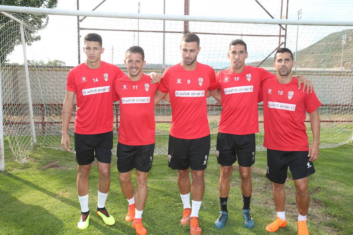 La UDL 2018/2019 se ha puesto en marcha. Con 17 jugadores en las filas del club han realizado las presentaciones a falta de completar una plantilla que, en principio, se ha diseñado para estar compensada y ser polivalente.