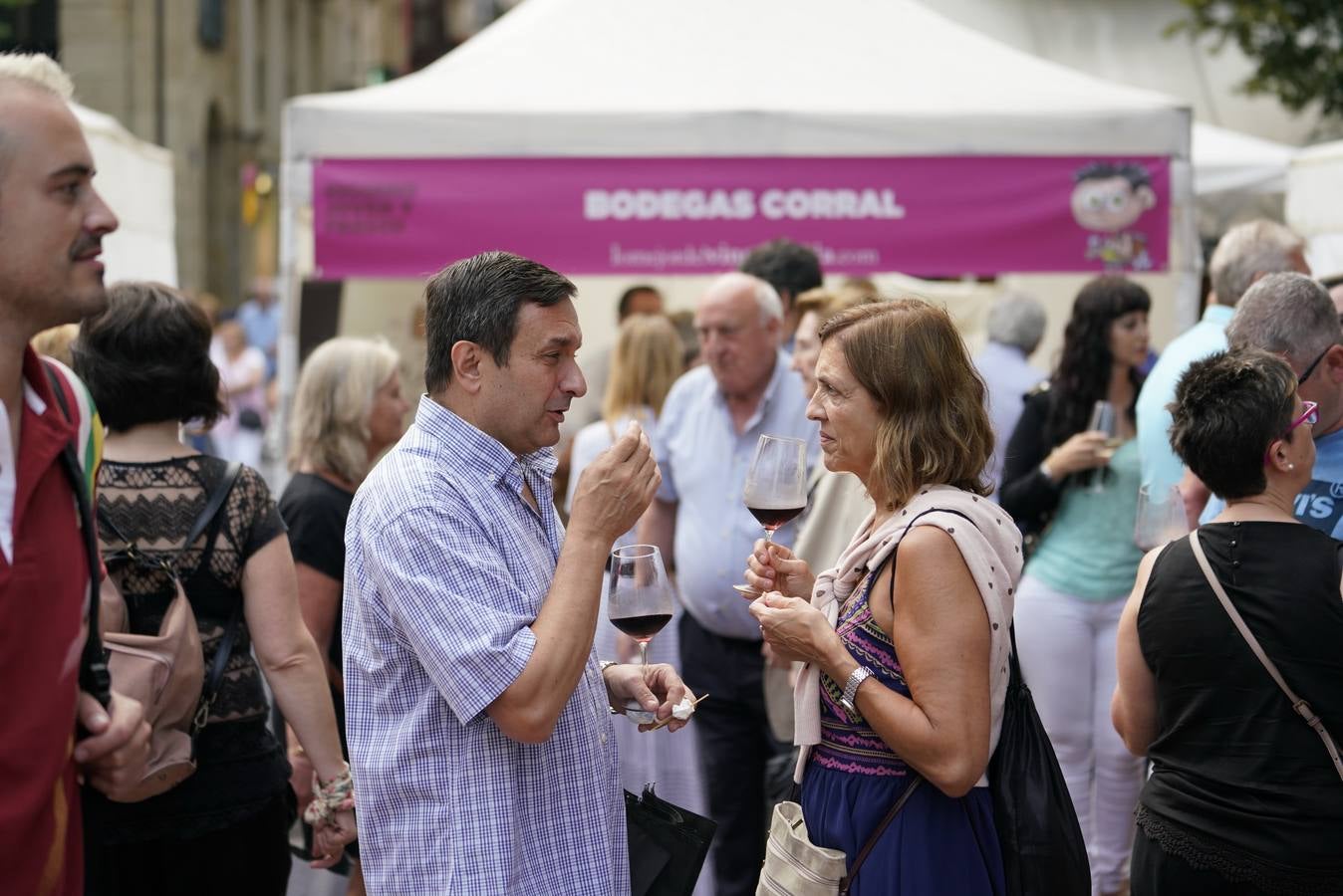Las bodegas participantes pudieron mostrar sus vinos a los asistentes.