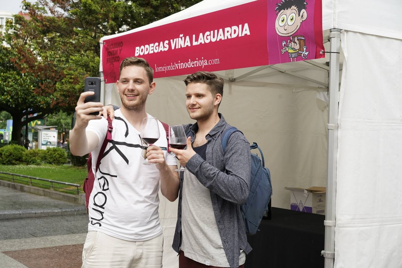 Las bodegas participantes pudieron mostrar sus vinos a los asistentes.