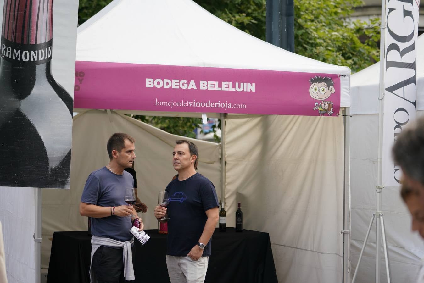 Las bodegas participantes pudieron mostrar sus vinos a los asistentes.