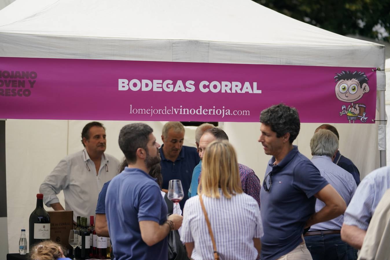 Las bodegas participantes pudieron mostrar sus vinos a los asistentes.
