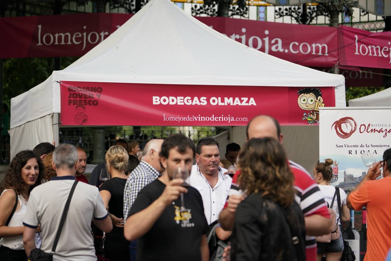 Las bodegas participantes pudieron mostrar sus vinos a los asistentes.