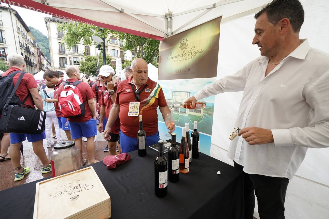 Centenares de personas probaron los vinos de Rioja en San Sebastián.