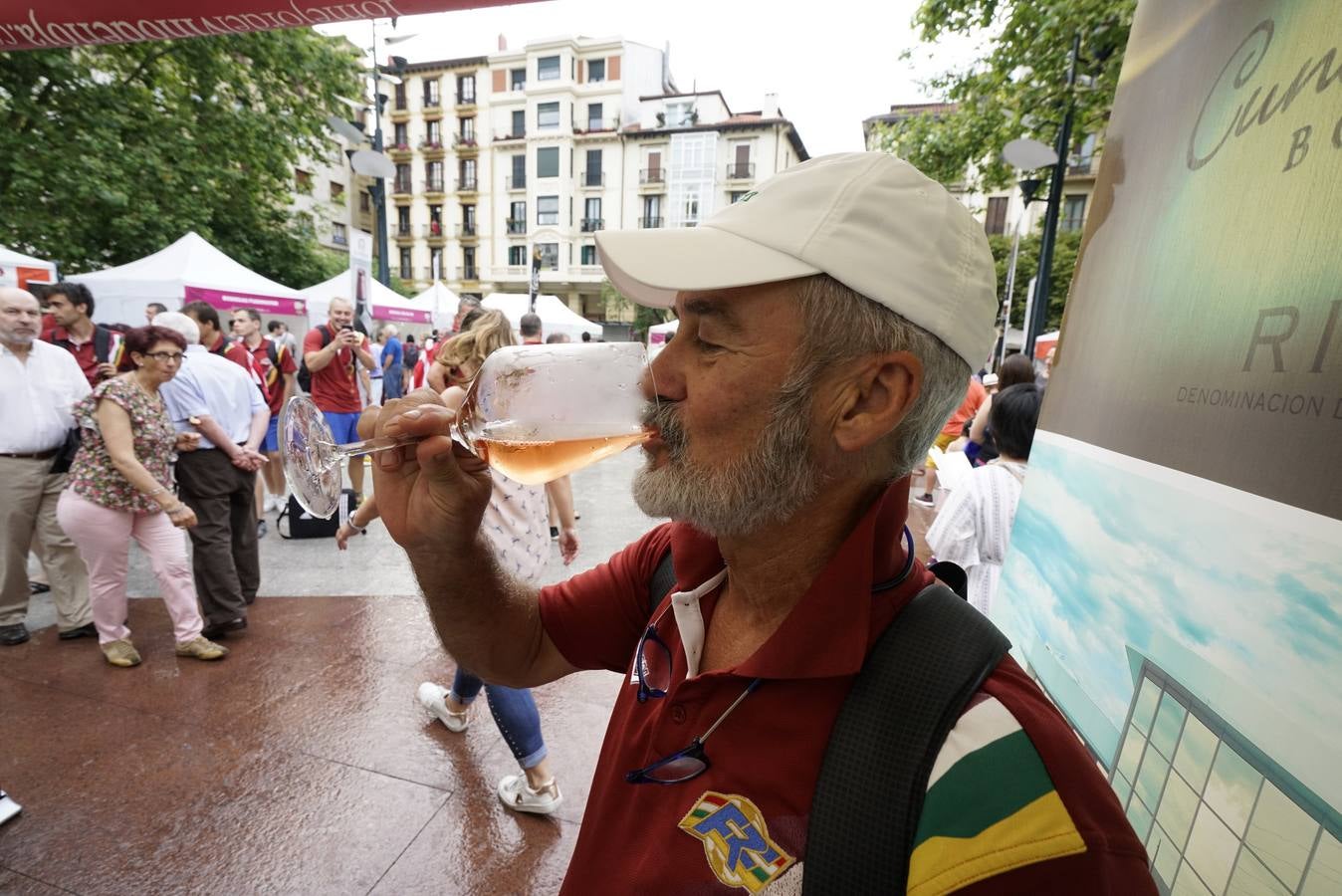 Centenares de personas probaron los vinos de Rioja en San Sebastián.