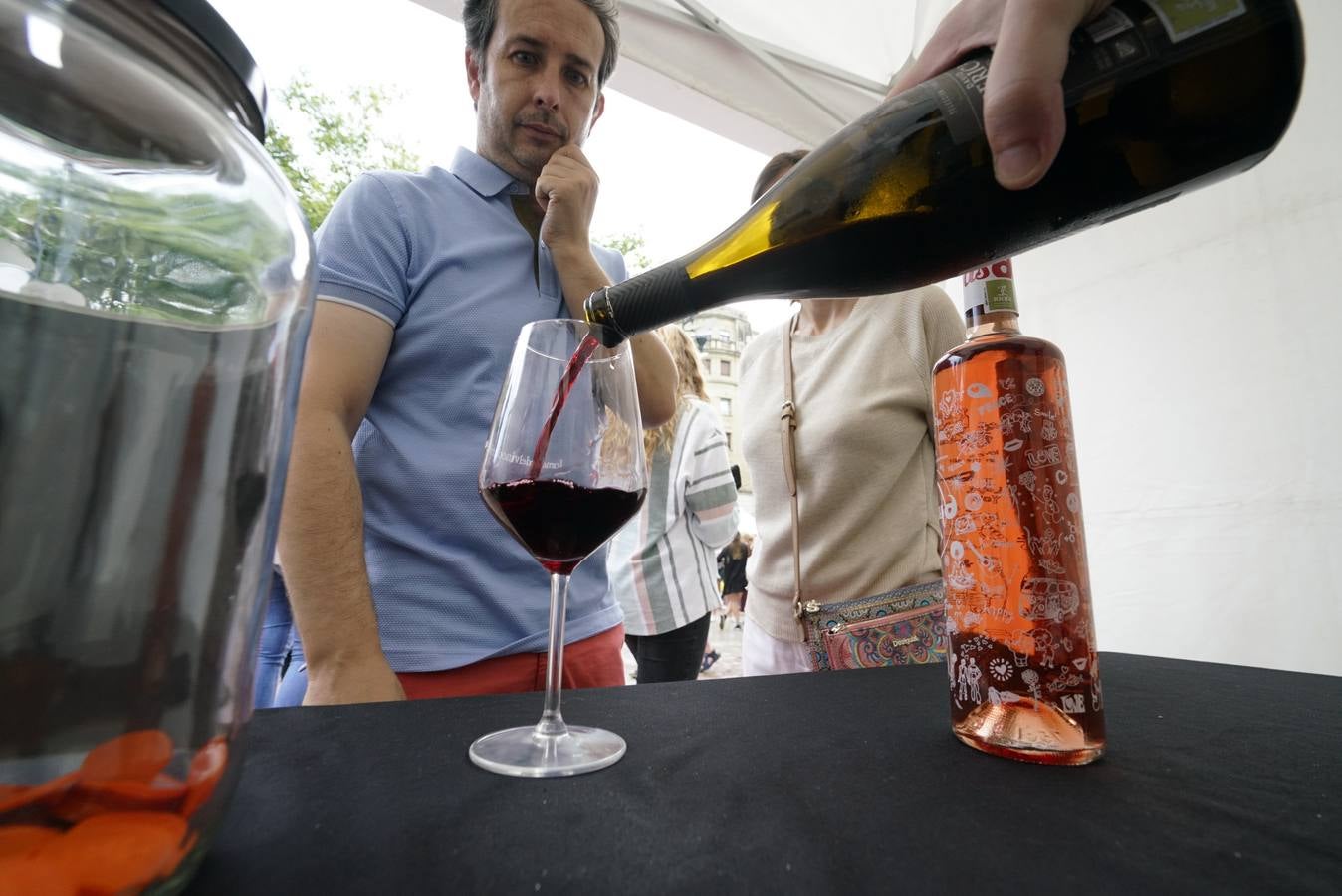 Centenares de personas probaron los vinos de Rioja en San Sebastián.