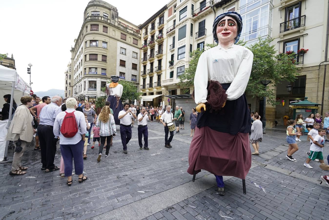Centenares de personas probaron los vinos de Rioja en San Sebastián.