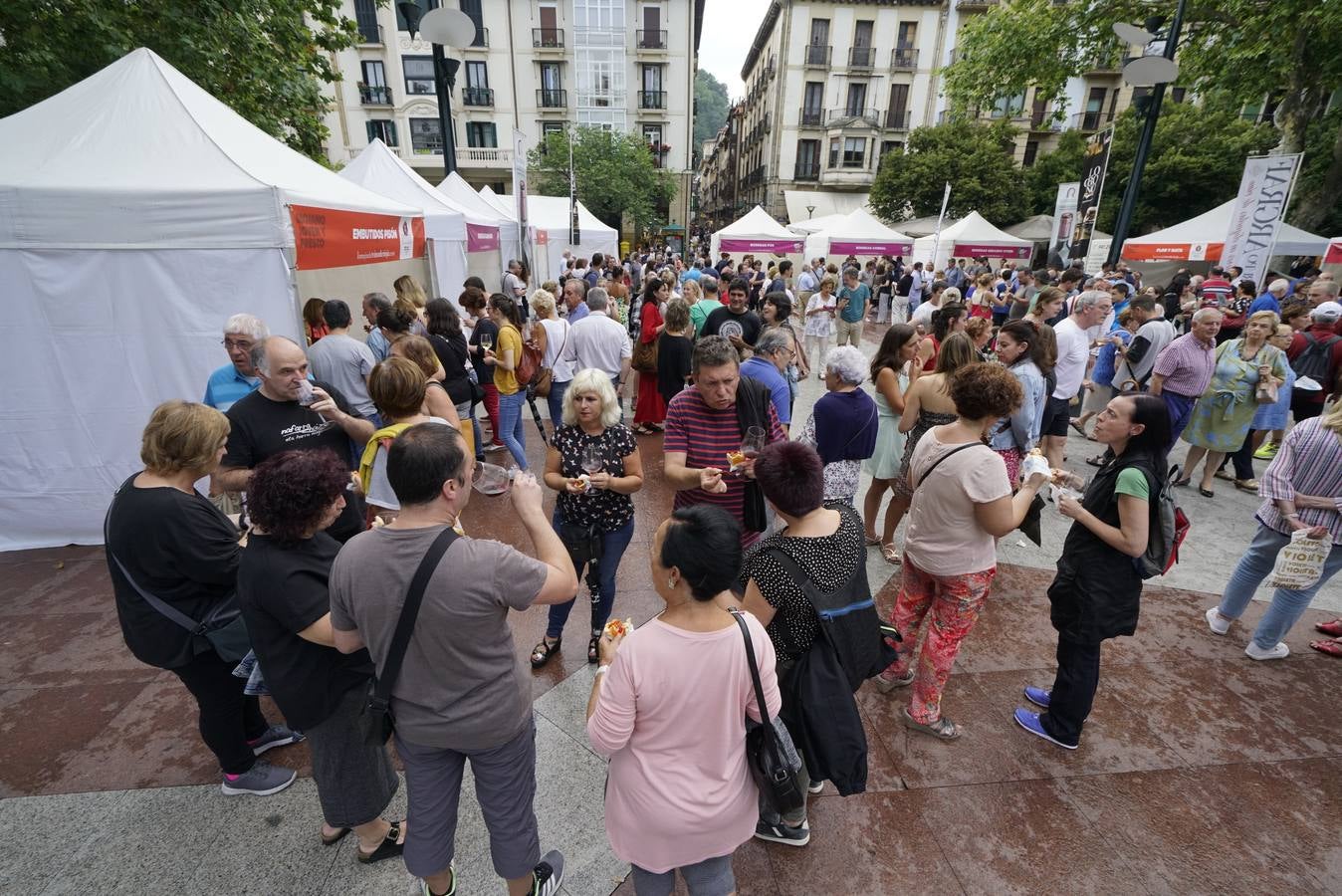 Centenares de personas probaron los vinos de Rioja en San Sebastián.