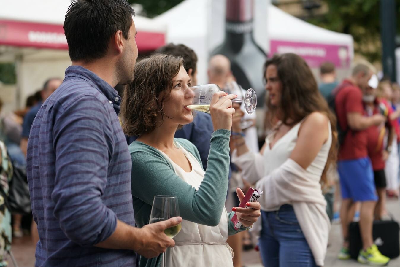 Centenares de personas probaron los vinos de Rioja en San Sebastián.