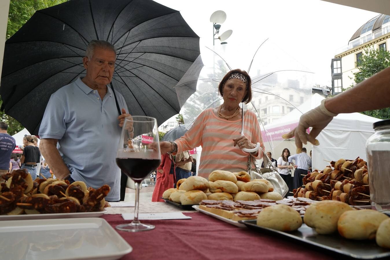 Centenares de personas probaron los vinos de Rioja en San Sebastián.