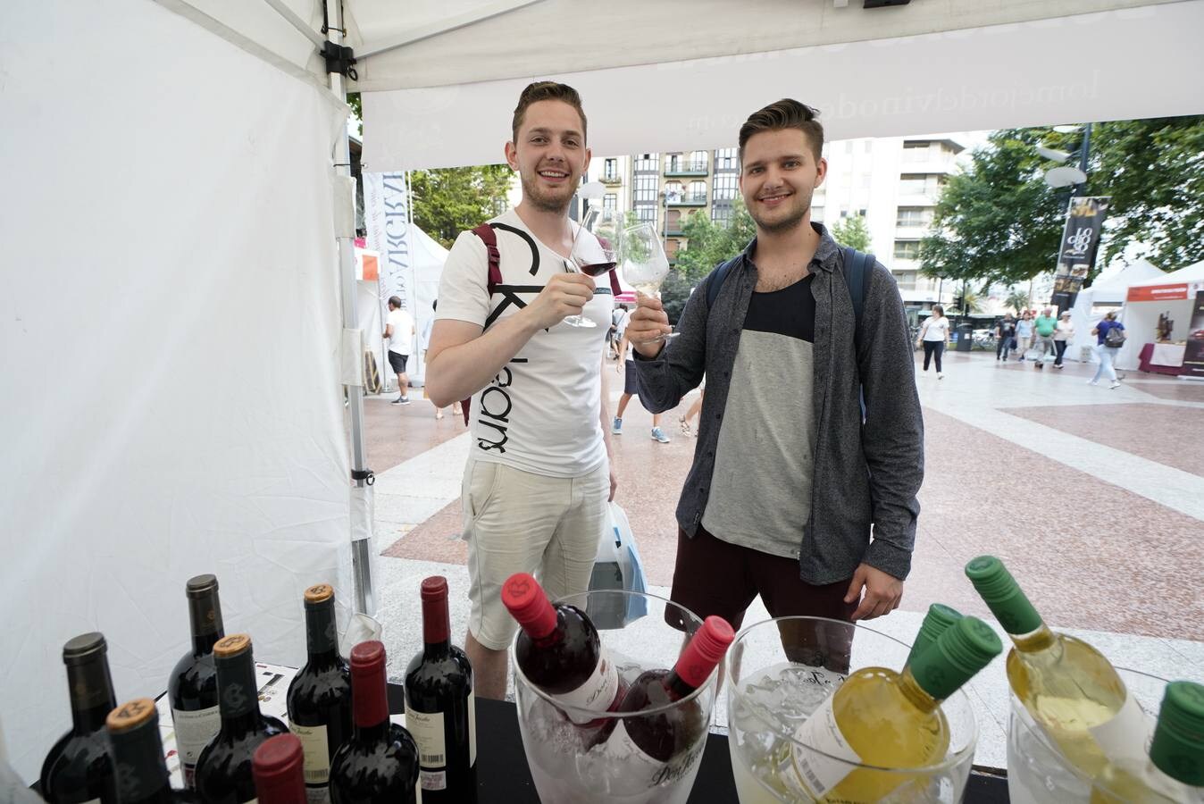 Centenares de personas probaron los vinos de Rioja en San Sebastián.