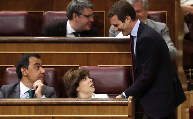 Los dos candidatos a la presidencia del PP, Soraya Sáenz de Santamaría y Pablo Casado.