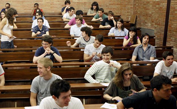 Un grupo de alumnos en la Universidad de Barcelona.