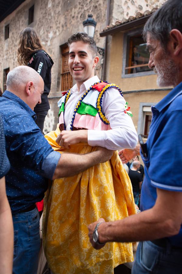 Fotos: Primera bajada de los danzadores de Anguiano 2018