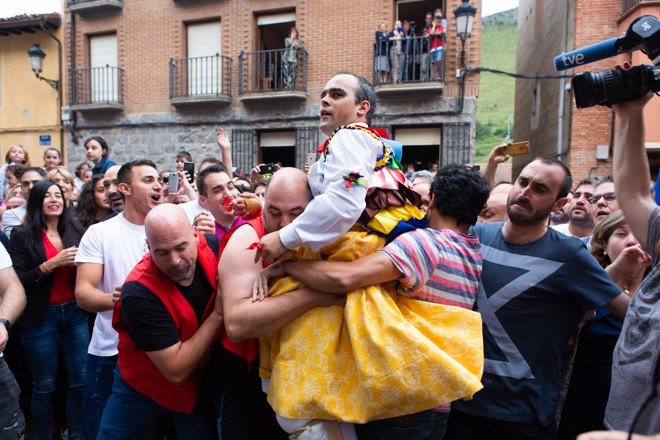 Fotos: Primera bajada de los danzadores de Anguiano 2018