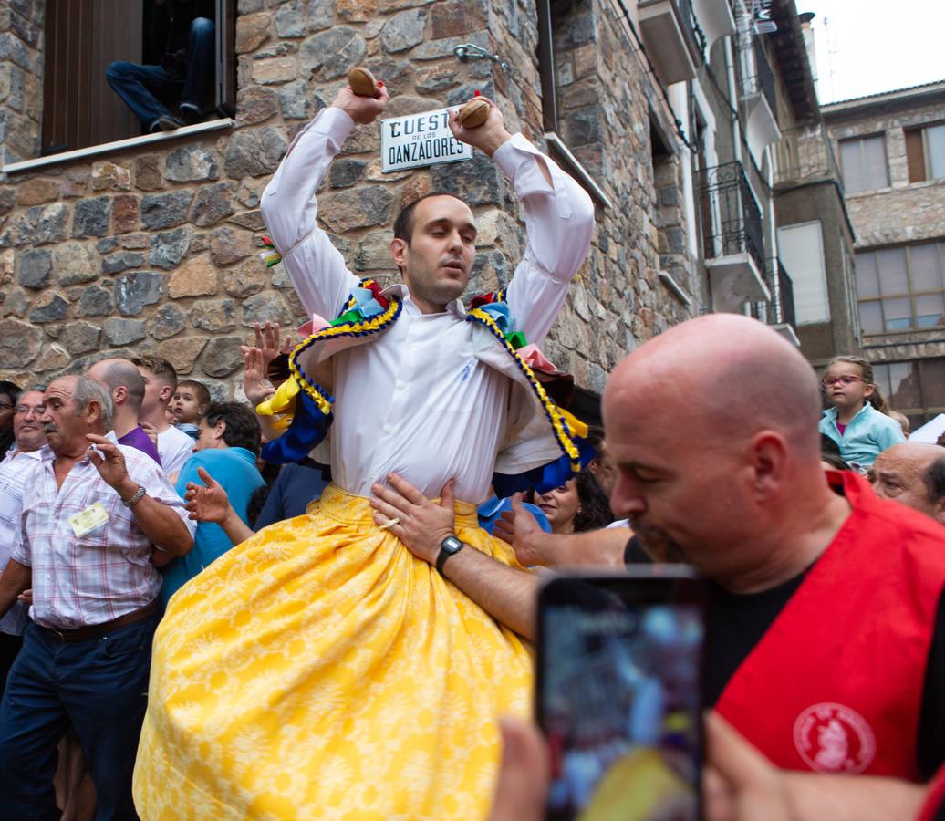 Fotos: Primera bajada de los danzadores de Anguiano 2018