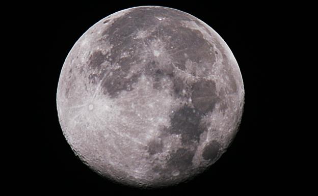 Científicos aseguran que la Luna fue habitable hace 4.000 millones de años
