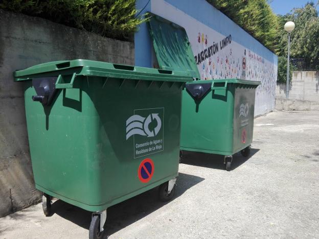 Contenedores de basura en Zarratón . :