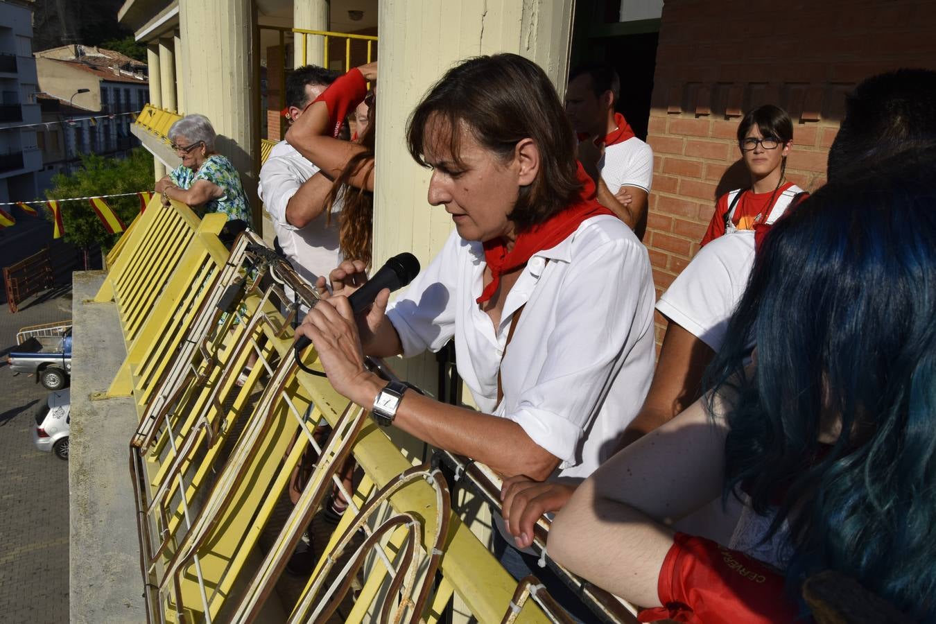 El comienzo de las fiestas de Santa Ana, en Cervera, tuvo ayer a los jóvenes como protagonistas.