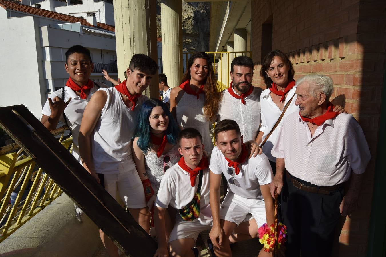 El comienzo de las fiestas de Santa Ana, en Cervera, tuvo ayer a los jóvenes como protagonistas.
