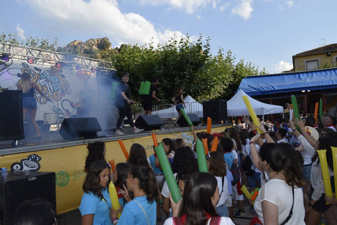 El comienzo de las fiestas de Santa Ana, en Cervera, tuvo ayer a los jóvenes como protagonistas.