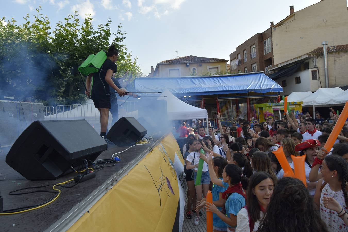 El comienzo de las fiestas de Santa Ana, en Cervera, tuvo ayer a los jóvenes como protagonistas.