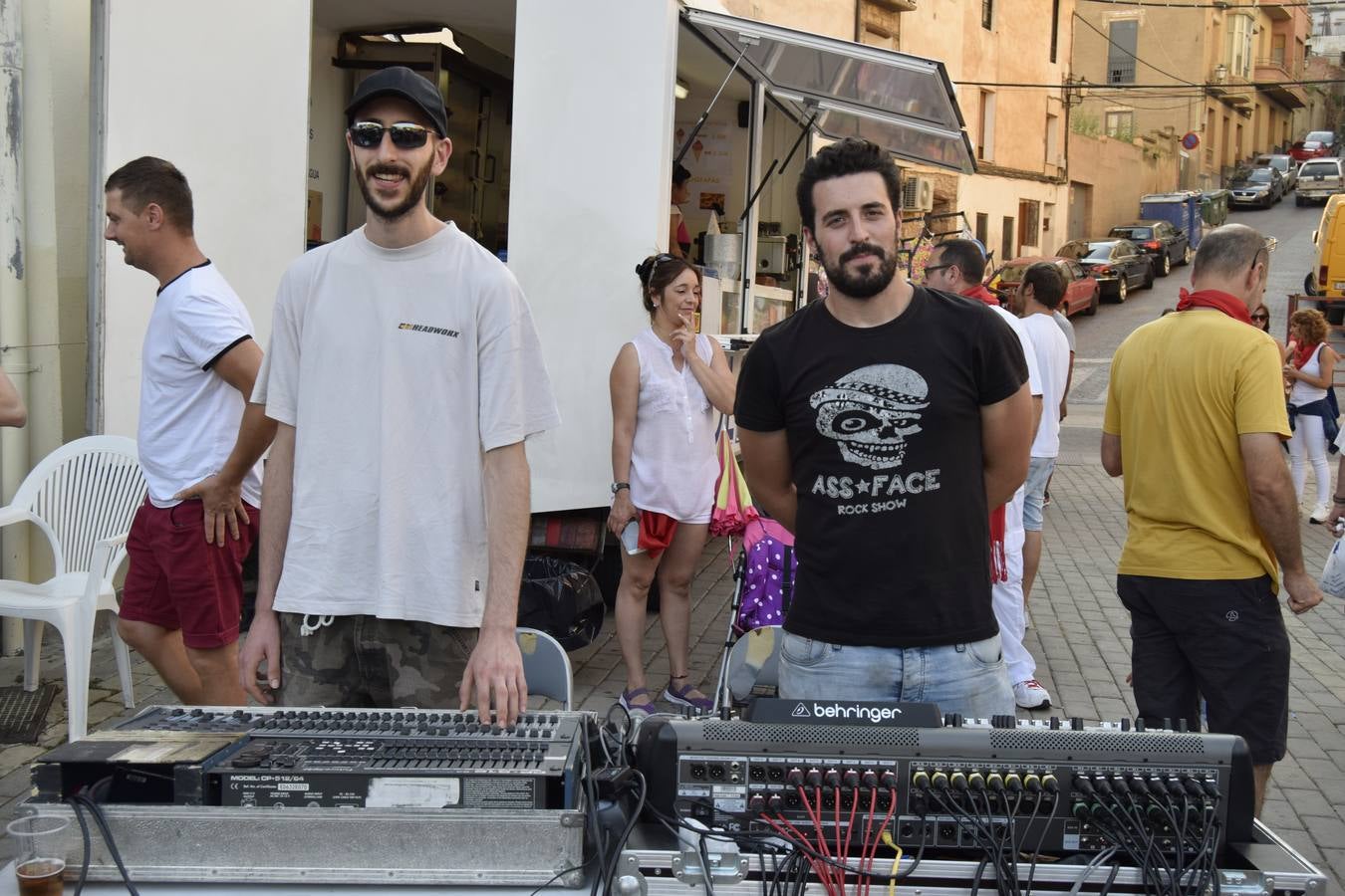 El comienzo de las fiestas de Santa Ana, en Cervera, tuvo ayer a los jóvenes como protagonistas.