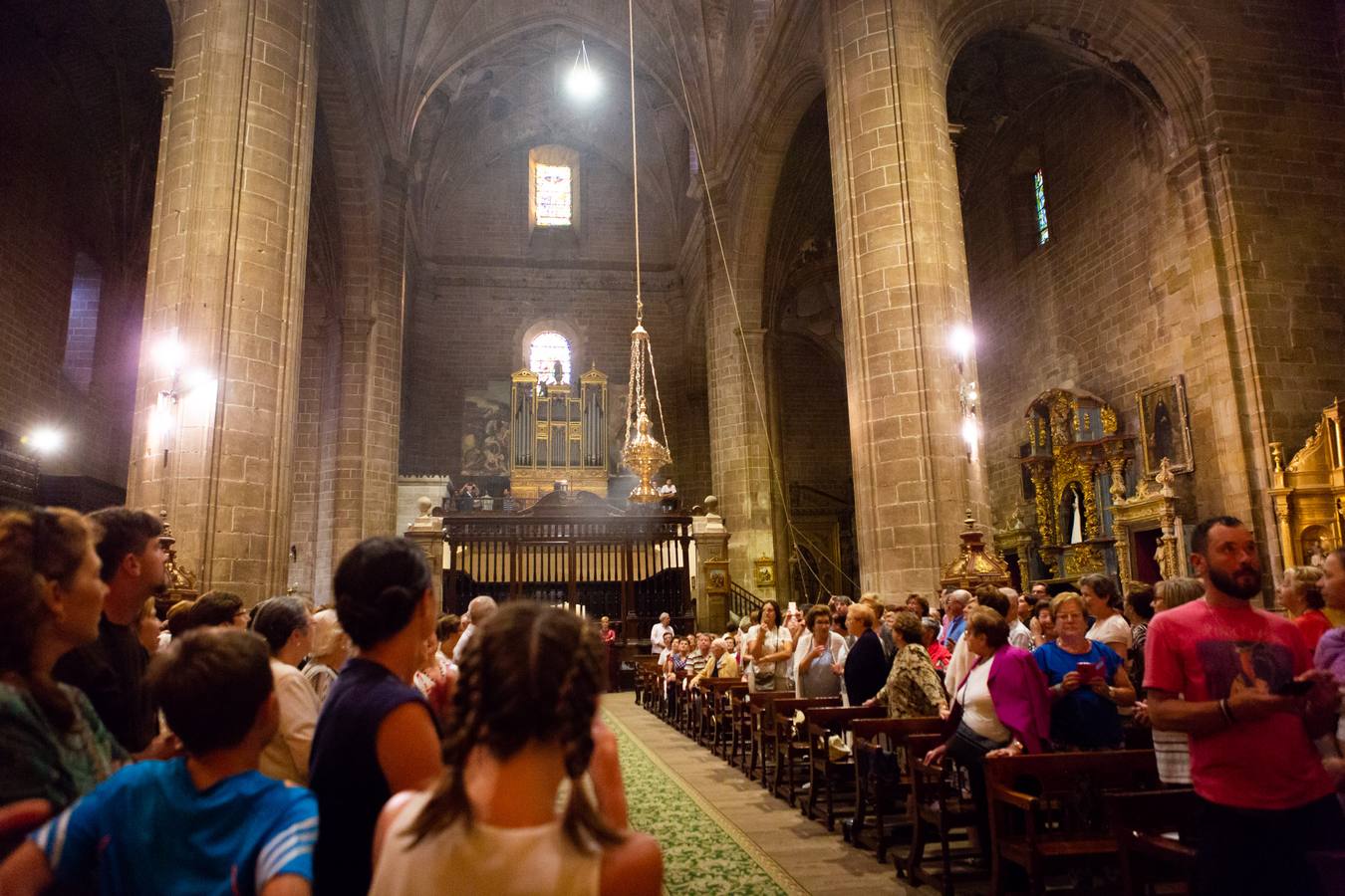 Cuelga desde una altura de veinte metros y «está pensado para homenajear a los peregrinos.