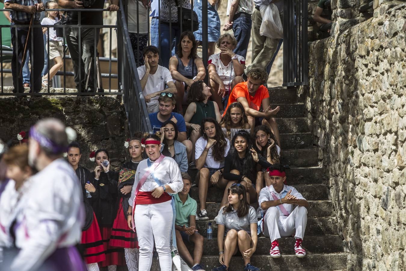 Un abarrotado y soleado Cabezón de Cameros acogió el tradicional día dedicado a esta comarca riojana