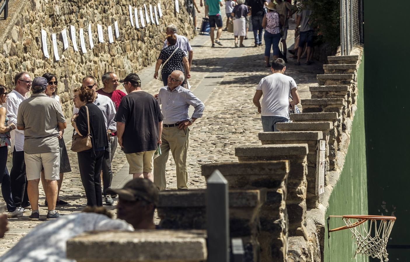 Un abarrotado y soleado Cabezón de Cameros acogió el tradicional día dedicado a esta comarca riojana