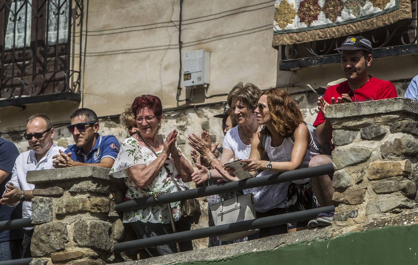 Un abarrotado y soleado Cabezón de Cameros acogió el tradicional día dedicado a esta comarca riojana