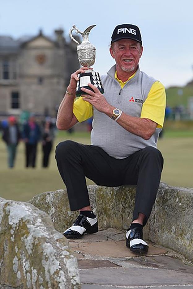 Jiménez posa con la
Jarra de Clarete que
logra el ganador del
Open. :: europeantour