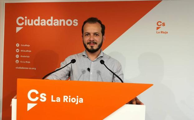 Pablo Baena ofrece declaraciones en una rueda de prensa. 