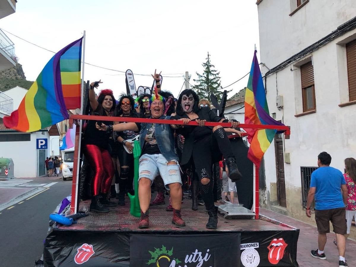 Carroza por la igualdad y la noche de los disfraces,