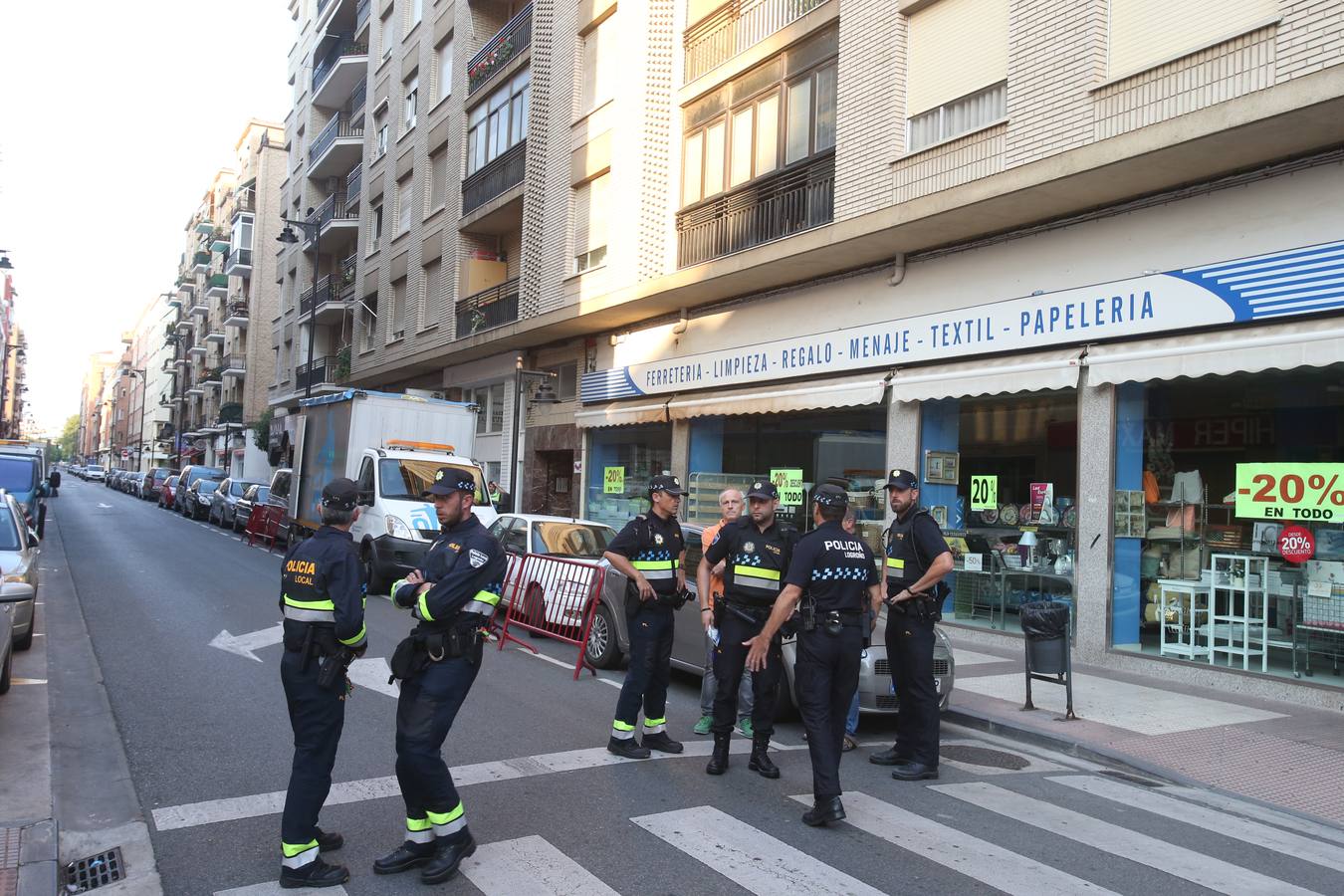 el vecino desahuciado del piso podría padecer Síndrome de Diógenes.