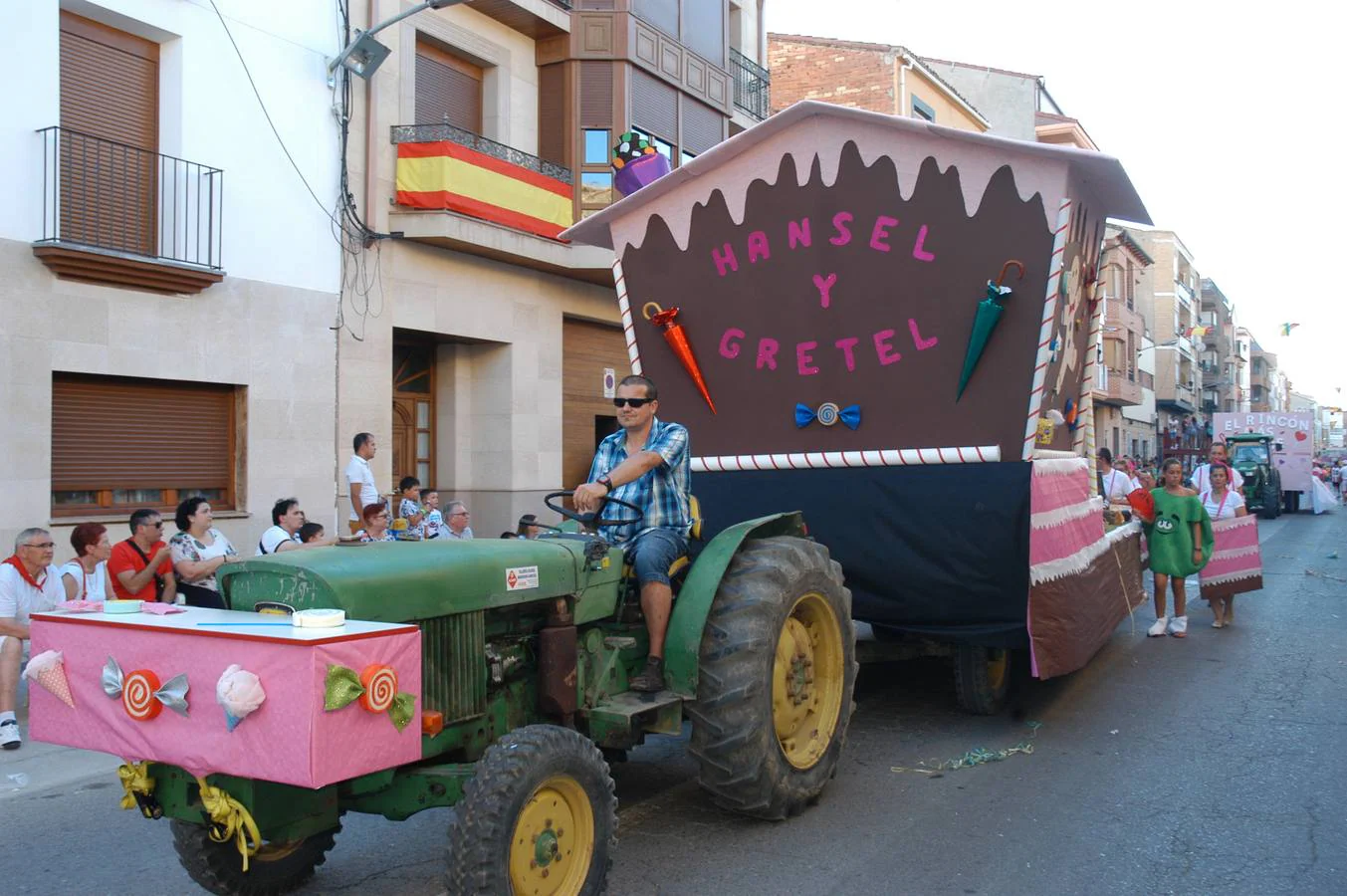 Divertidas y sorprendentes carrozas en las fiestas de Rincón de Soto.