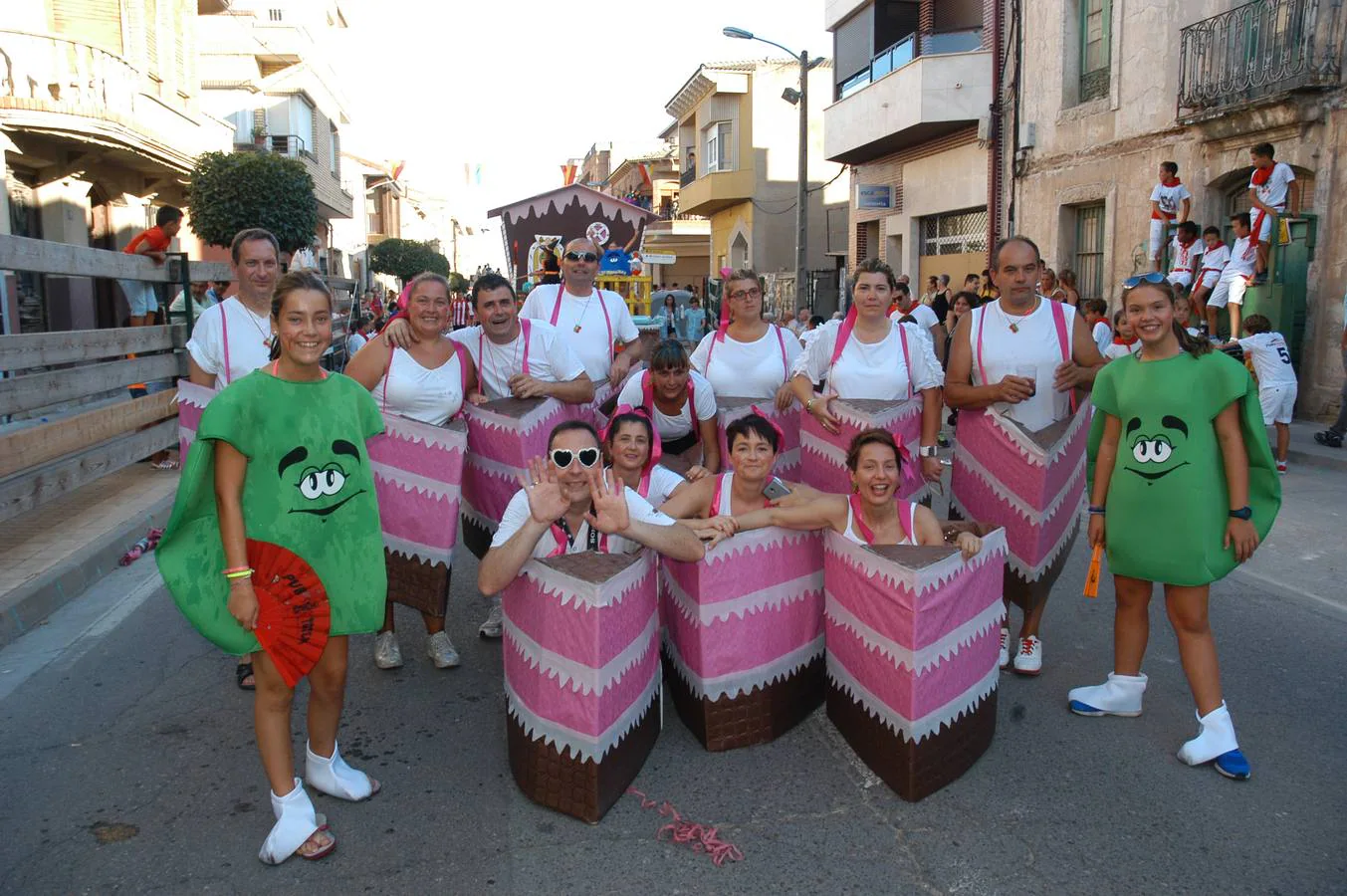 Divertidas y sorprendentes carrozas en las fiestas de Rincón de Soto.