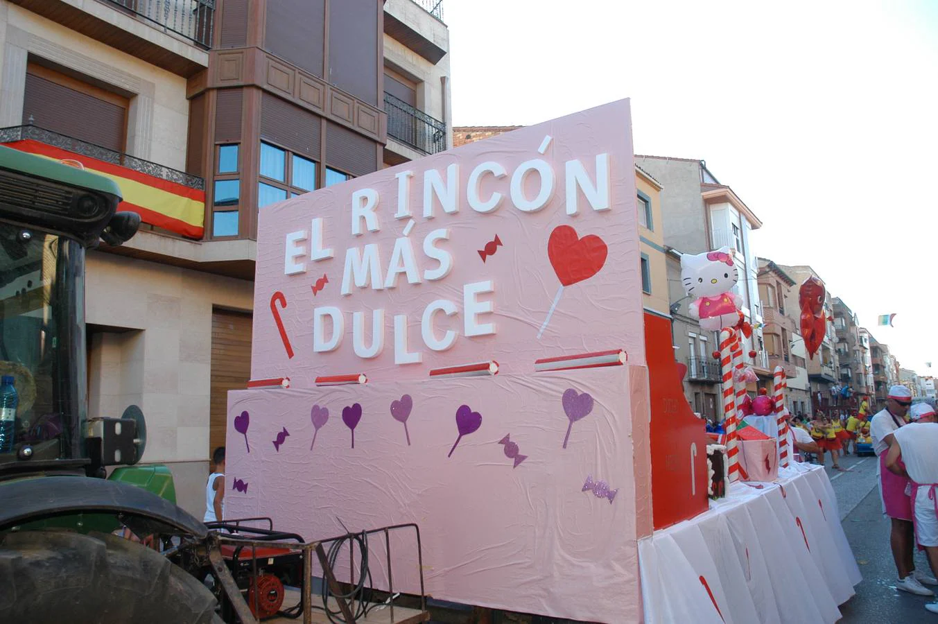 Divertidas y sorprendentes carrozas en las fiestas de Rincón de Soto.