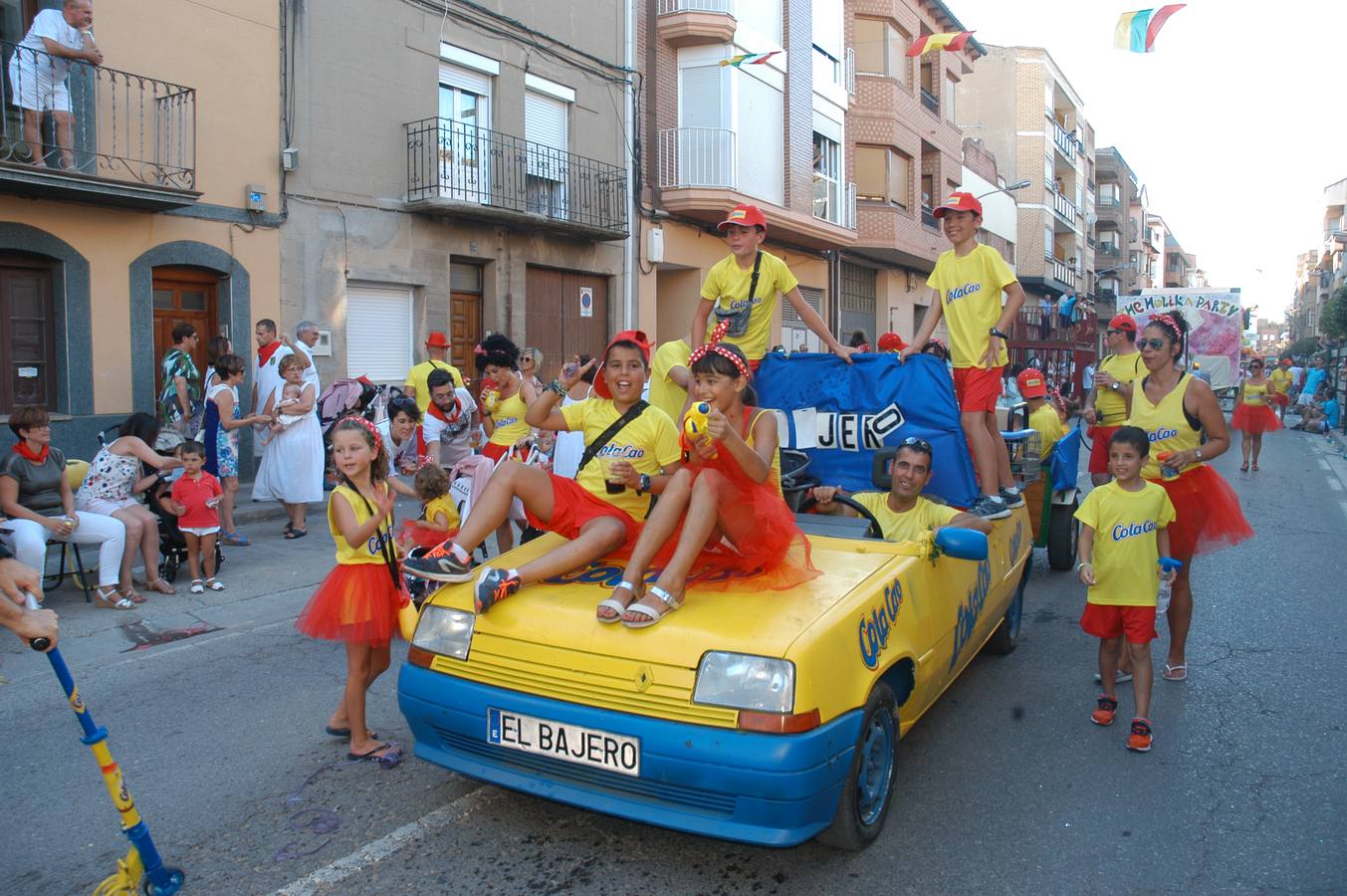 Divertidas y sorprendentes carrozas en las fiestas de Rincón de Soto.