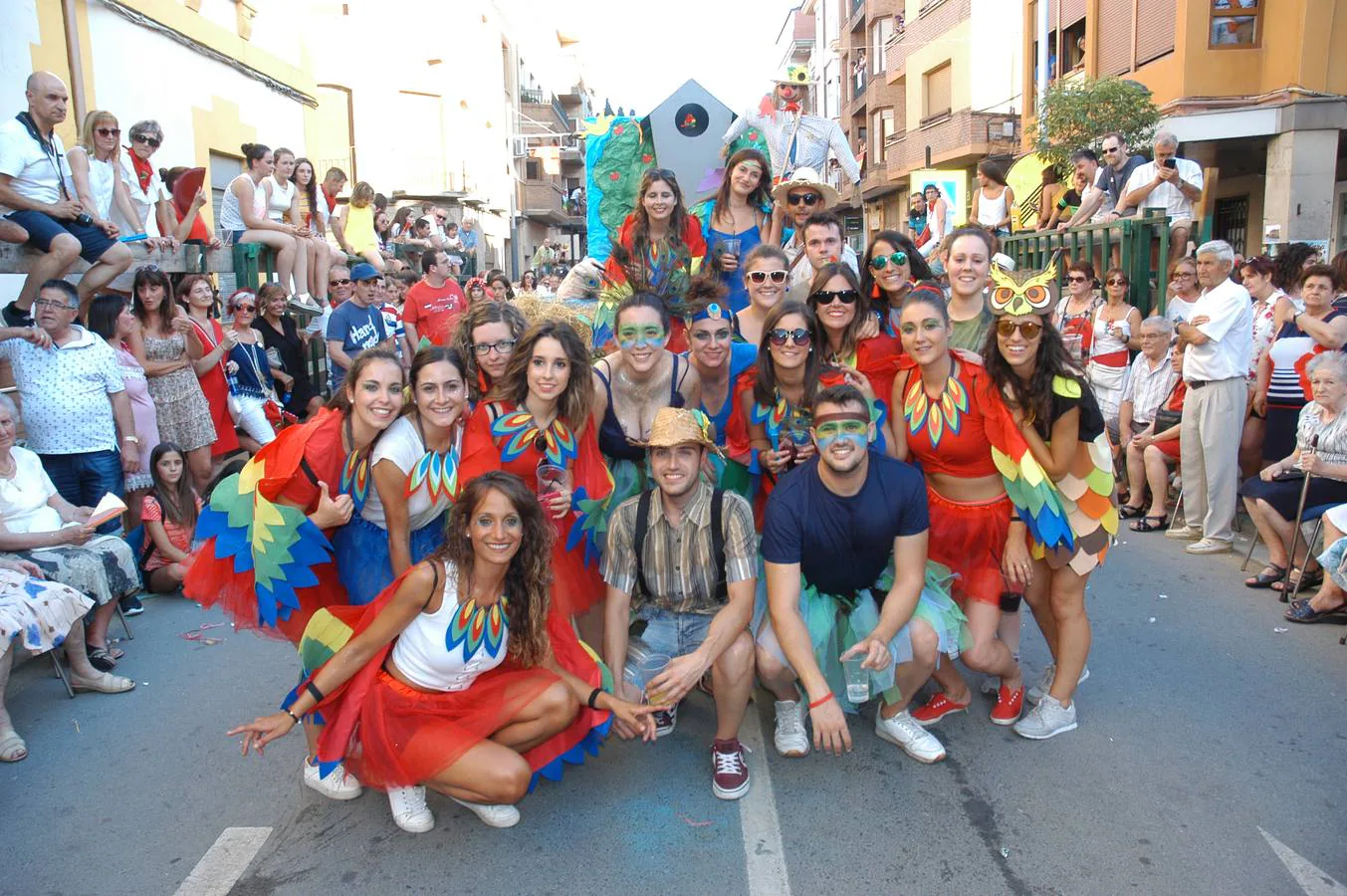 Divertidas y sorprendentes carrozas en las fiestas de Rincón de Soto.