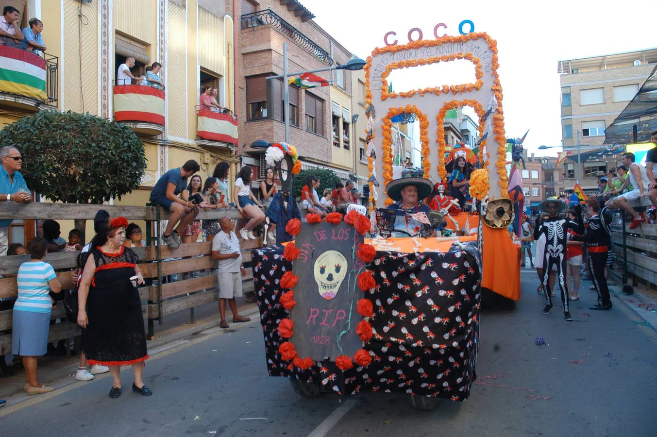 Divertidas y sorprendentes carrozas en las fiestas de Rincón de Soto.