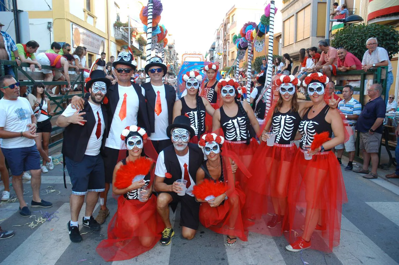 Divertidas y sorprendentes carrozas en las fiestas de Rincón de Soto.