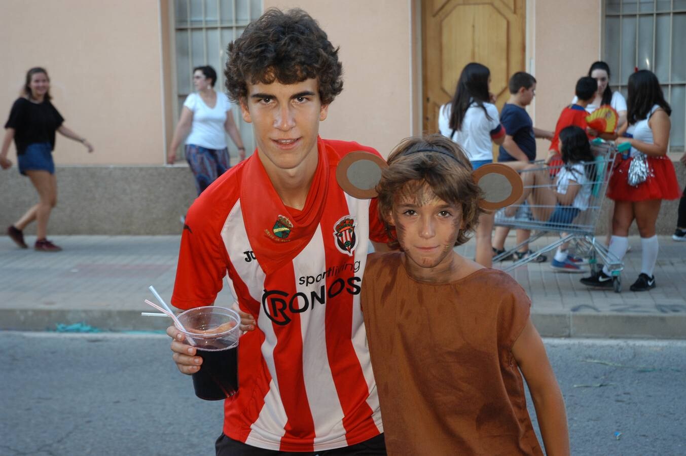 Divertidas y sorprendentes carrozas en las fiestas de Rincón de Soto.