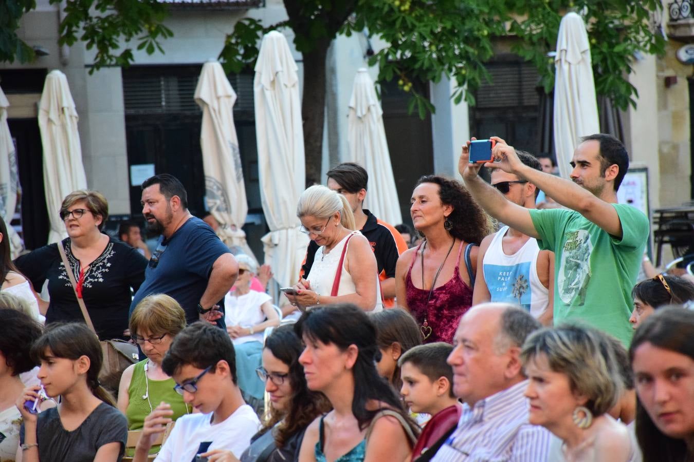 Numeroso público arropó ayer la apertura del festival.