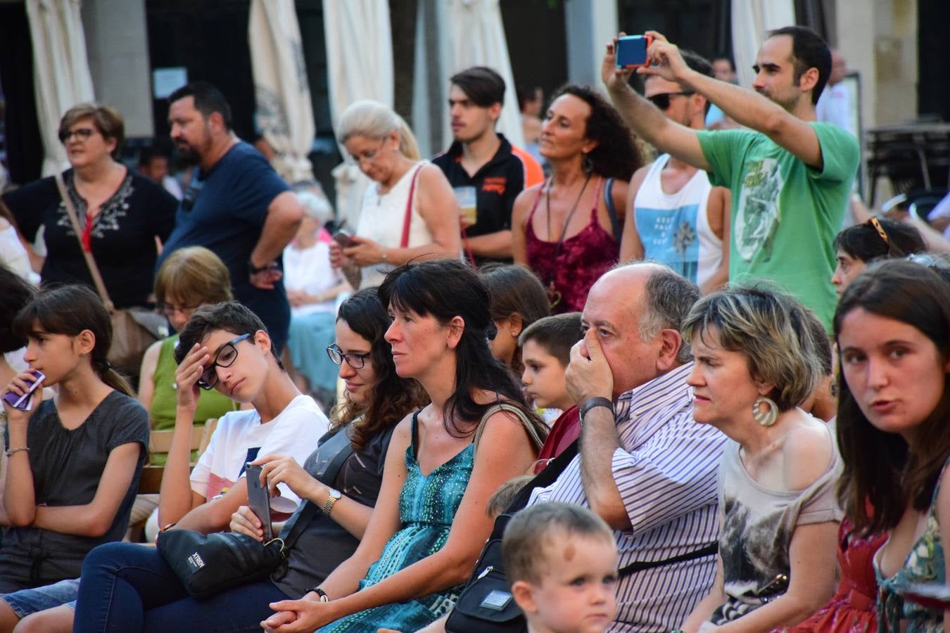 Numeroso público arropó ayer la apertura del festival.