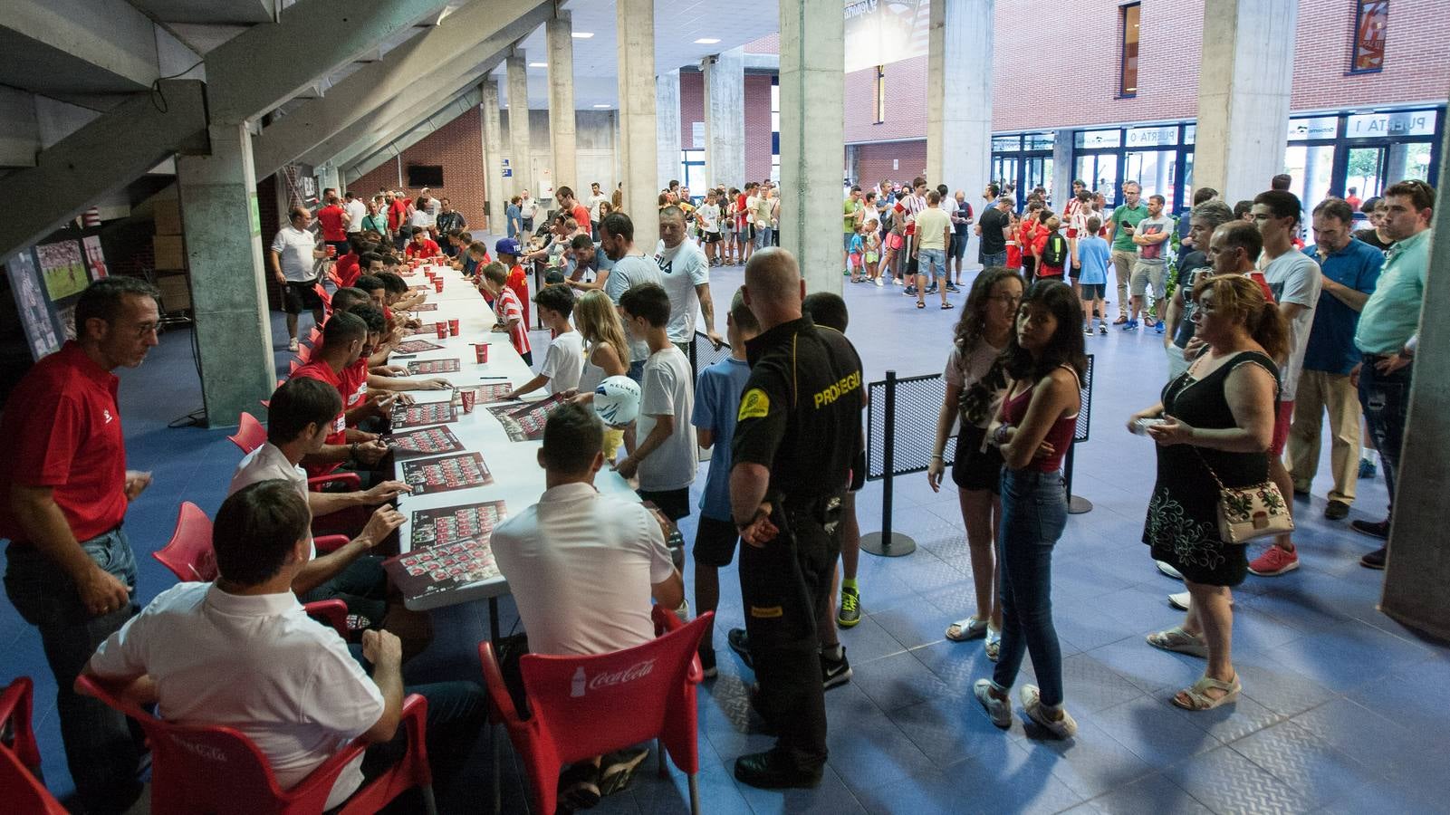 La UDL mantiene sus colores habituales en la primera equipación.