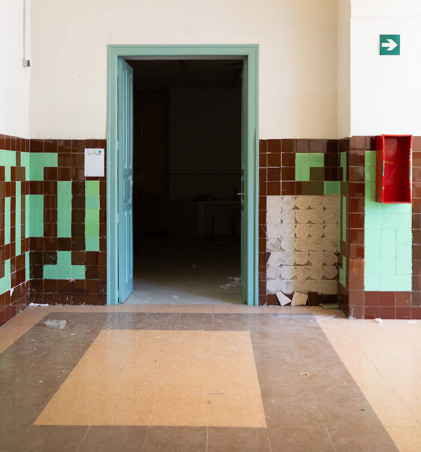 En plena conmemoración del centenario del instituto Sagasta, el emblemático edificio presnta un estado ruinoso después de su cierre y a la espera del inicio de las obras.