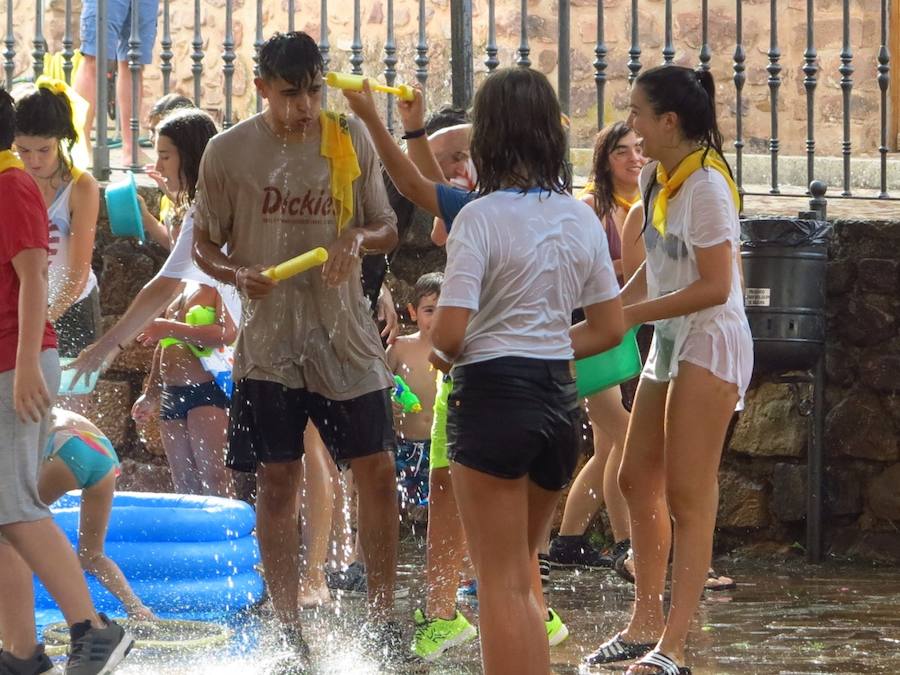 Acompañadas de pólvora y agua la localidad Serrana inició ayer sus fiestas 