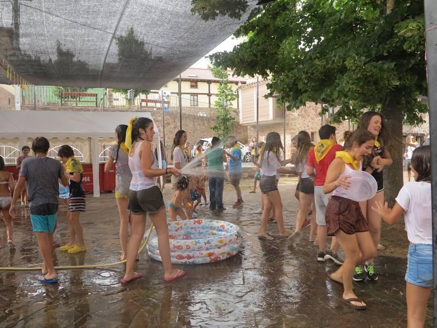 Acompañadas de pólvora y agua la localidad Serrana inició ayer sus fiestas 