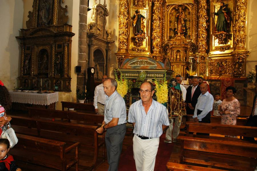 Los redaleños disfrutan de sus fiestas con danzas populares, música y procesiones 